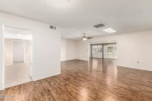 10439 W Kingswood Cir, Sun City, AZ 85351 - Photo 9