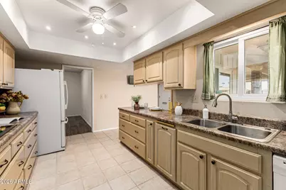 10439 W Kingswood Circle, Sun City, AZ 85351 - Photo 15