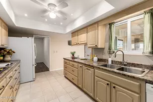 10439 W Kingswood Cir, Sun City, AZ 85351 - Photo 15