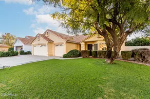 3842 S Hawthorn Dr, Chandler, AZ 85248 - Photo 3