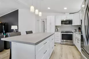 2233 E Behrend Dr, Phoenix, AZ 85024 - Photo 9