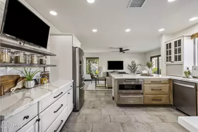 5696 N 73rd Street, Scottsdale, AZ 85250 - Photo 9