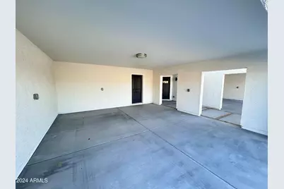 825 W Dobbins Road, Phoenix, AZ 85041 - Photo 11