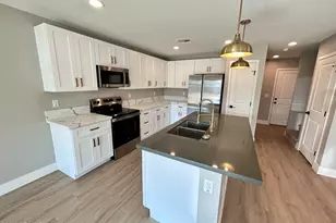 825 W Dobbins Rd, Phoenix, AZ 85041 - Photo 1