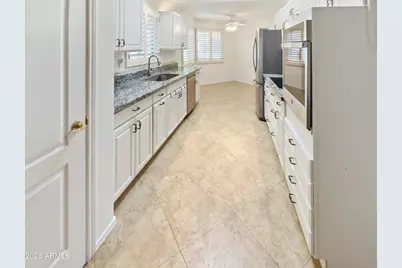 10401 W Hutton Drive, Sun City, AZ 85351 - Photo 9