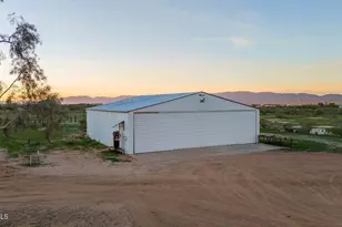 51718 W Donald Rd, Aguila, AZ 85320 - Photo 25