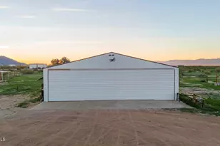 51718 W Donald Rd, Aguila, AZ 85320 - Photo 23