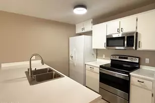 1902 E Sandra Terrace, Phoenix, AZ 85022 - Photo 7