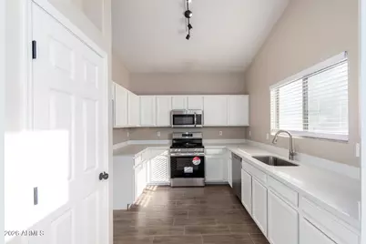 9065 W Custer Lane, Peoria, AZ 85381 - Photo 11