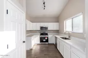 9065 W Custer Ln, Peoria, AZ 85381 - Photo 11