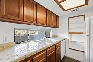 1449 E Highland Ave, Phoenix, AZ 85014 - Photo 9