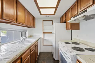 1449 E Highland Ave, Phoenix, AZ 85014 - Photo 7