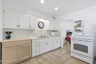 11008 W Greer Ave, Sun City, AZ 85351 - Photo 7