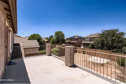 18182 W Desert Lane, Surprise, AZ 85388 - Photo 17