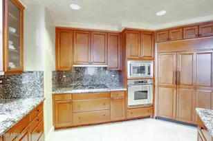 2211 E Camelback Rd, Phoenix, AZ 85016 - Photo 9