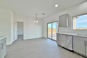 9022 W Torreon Dr, Arizona City, AZ 85123 - Photo 11