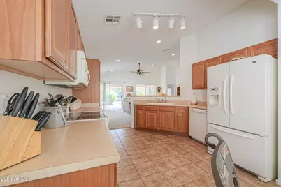 2415 E Antigua Drive, Casa Grande, AZ 85194 - Photo 13