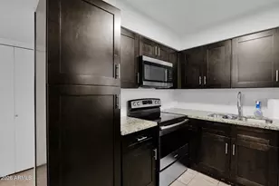 1808 E Center Ln, Tempe, AZ 85281 - Photo 11