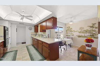 10631 W Roundelay Circle, Sun City, AZ 85351 - Photo 17