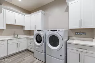 2252 E South Mountain Ave, Phoenix, AZ 85042 - Photo 25