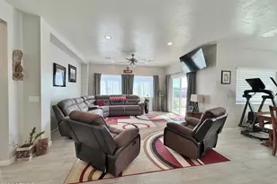 8480 W Mission Hills Dr, Arizona City, AZ 85123 - Photo 11