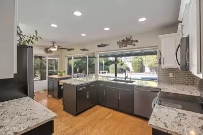 2638 E Desert Cove Avenue, Phoenix, AZ 85028 - Photo 11