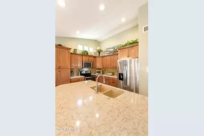 9020 E Coopers Hawk Drive, Sun Lakes, AZ 85248 - Photo 11