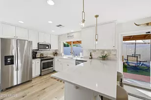 2647 E Cholla St, Phoenix, AZ 85028 - Photo 13