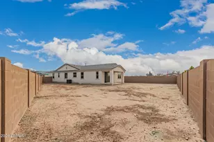 8302 N 54th Dr, Glendale, AZ 85302 - Photo 29