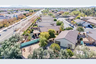 17102 W Saguaro Lane, Surprise, AZ 85388 - Photo 41