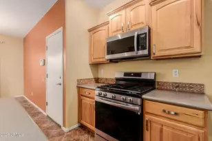 17102 W Saguaro Ln, Surprise, AZ 85388 - Photo 11