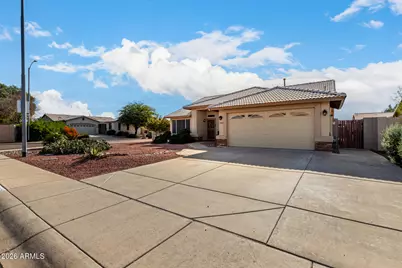10813 W Wikieup Lane, Peoria, AZ 85373 - Photo 3