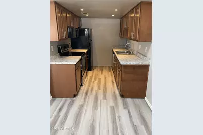 6527 N 67th Avenue #103, Glendale, AZ 85301 - Photo 5
