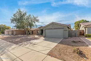 14925 W Mauna Loa Ln, Surprise, AZ 85379 - Photo 5