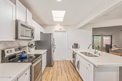 10902 W Topaz Drive, Sun City, AZ 85351 - Photo 13