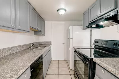 5202 N 42nd Drive, Phoenix, AZ 85019 - Photo 5