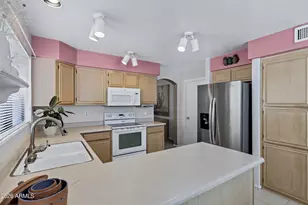 814 E Sack Dr, Phoenix, AZ 85024 - Photo 9