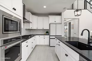 21627 N 59th Wy, Phoenix, AZ 85054 - Photo 7