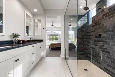 21627 N 59th Way, Phoenix, AZ 85054 - Photo 11