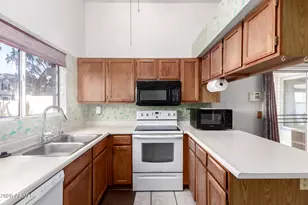 814 E Rockwell Dr, Chandler, AZ 85225 - Photo 17