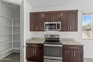 721 E Carol Ave, Phoenix, AZ 85020 - Photo 9