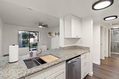 3033 E Devonshire Avenue #1018, Phoenix, AZ 85016 - Photo 7