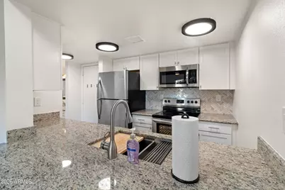 3033 E Devonshire Avenue #1018, Phoenix, AZ 85016 - Photo 5