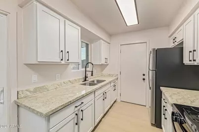 4634 W Weldon Avenue, Phoenix, AZ 85031 - Photo 9