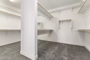 3511 E Crest Ln, Phoenix, AZ 85050 - Photo 15