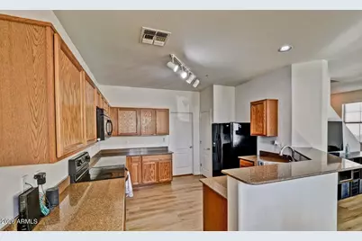 8169 W Groom Creek Road, Phoenix, AZ 85043 - Photo 9