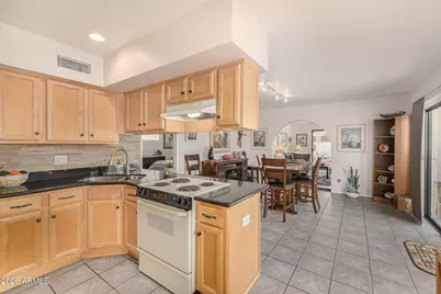 1441 E Maryland Avenue #10, Phoenix, AZ 85014 - Photo 9