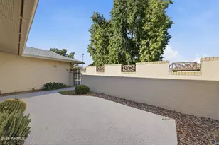 19045 N Signal Butte Cir, Sun City, AZ 85373 - Photo 9