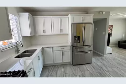 222 E Southgate Avenue, Phoenix, AZ 85040 - Photo 9