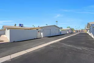 10837 W Santa Fe Dr, Sun City, AZ 85351 - Photo 25